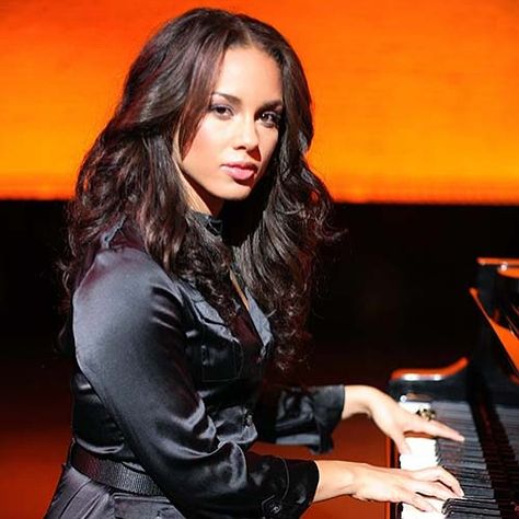 Today in 2007, Alicia Keys released her classic 3rd album, As I Am. With records like “No One”, “Teenage Love Affair” & more, the album peaked at #1 on the Billboard 200. Since release, As I Am has won 2 Grammy’s & been certified quadruple platinum by the RIAA. 💿💿💿💿 #AliciaKeys #RnB #00s #ML3ForTheCulture Alicia Keys No One, Teenage Love, Alicia Keys, The Album, Love Affair, Platinum, Key