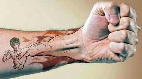 Bruce Lee tattoo. Awesomeness. Forearm tattoo Fist Tattoo, Illusion Tattoo, Tattoo Homme, Tatoo 3d, See Tattoo, Best Tattoo Ever, Geniale Tattoos, 3d Tattoos, Inked Magazine