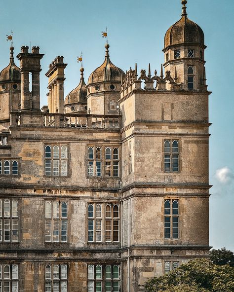 Morning walks at the beautiful @burghleyhouse . Burghley House is a grand 16th-century English country estate in Lincolnshire, built by William Cecil, Lord High Treasurer to Queen Elizabeth I. Renowned for its Elizabethan architecture, the house features lavish interiors, extensive art collections, and beautiful gardens. It’s a prime example of Tudor opulence and heritage. - #burghleyhouse #historicarchitecture #stamford #statelyhome #classicalarchitecture Elizabethan Architecture, Tudor Palace, 16th Century Architecture, English Country Estate, Tudor Architecture, Morning Walks, House Features, Elizabeth I, Virginia Woolf