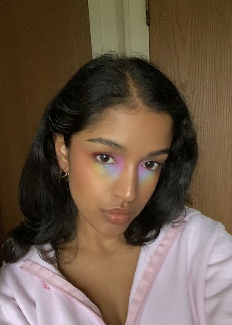 Rainbow Highlighter Makeup, Subtle Rainbow Makeup, Undereye Make Up, Color Under Eye Make Up, Rainbow Undereye Makeup, Colored Undereye Makeup, Rainbow Undereye, Gen Z Makeup, Lesbian Makeup