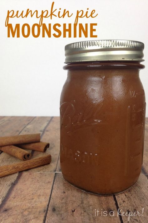 Pumpkin Pie Moonshine Recipe, Pumpkin Pie Moonshine, Diy Liquor, Autumn Drinks, Homemade Moonshine, Moonshine Cocktails, Moonshine Recipe, Apple Pie Moonshine, Simple Syrups