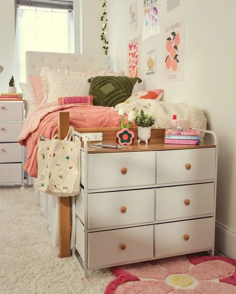 15 Stunning Dorm Ideas to Make Your Space Feel Like Home - Home Chic & Comfort Earthy Tone Dorm Room, Cottage Core Pink Room, Girly Earthy Bedroom, Colorful Boho Dorm Room, Thrifted Dorm Room, Dorm Room Ideas Floral, Summer Dorm Room, Colorful Dorm Decor, College Bedroom Decor Dorm Room