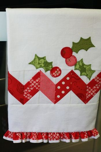 pano de prato de Natal Applique Towels, Sewing Projects Free, Christmas Applique, Towel Crafts, Holiday Quilts, Christmas Towels, Christmas Tea, Christmas Quilts, Christmas Sewing