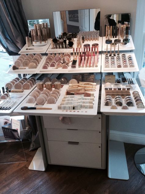 Our amazing jane iredale stand !!!   Love  Love  Love   ❤️❤️❤️❤️❤️❤️❤️❤️❤️❤️❤️❤️❤️❤️❤️ Day Spa Decor, Jane Iredale Makeup, Makeup Display, Spa Life, Spa Decor, Mineral Makeup, Jane Iredale, Best Salon, Hair And Beauty Salon