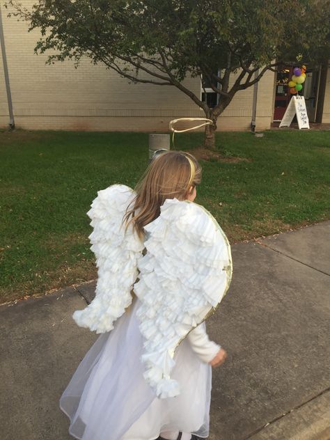 Angel wings from cardboard, wrapping paper and coffee filters Diy Angel Wings Costume, Kids Angel Costume, Cardboard Angel, Bookmarks Diy Kids, Angel Costume Diy, Diy Angel Wings, Angel Wings Costume, Xmas Costumes, Christmas Musical