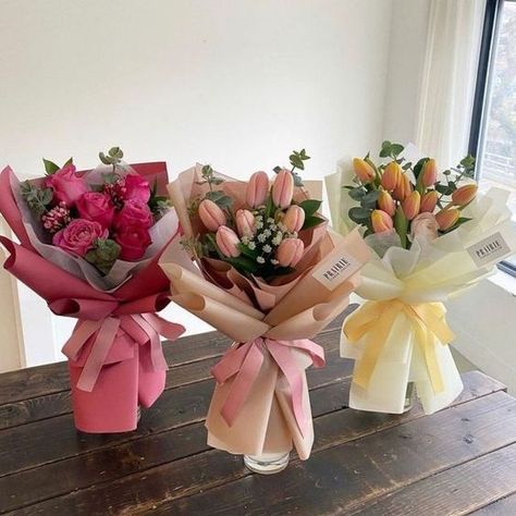 Satin Flowers Diy, Diy Bouquet Wrap, Small Flower Arrangements, Luxury Flower Bouquets, Flower Decorations Diy, Flower Bouquet Diy, Fresh Flower Bouquets, Boquette Flowers, Flower Gift Ideas