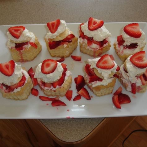 A heavenly dessert made with packaged puff pastry shells, cream cheese filling and fresh strawberries. Strawberry Cream Cheese French Toast, Strawberry French Toast Casserole, Cream Cheese Cobbler, Strawberry Cream Cheese Cobbler, Cream Cheese French Toast, Cheese French Toast, Puff Pastry Shells, Strawberry French Toast, Puff Pastry Desserts