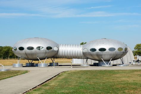 This short-lived design for a space-age abode lives on in Carlisle, Ohio. Futuro Houses, Colonial Times, Great River, Rural Retreats, Space Rocket, Ski Chalet, Prefabricated Houses, Geodesic Dome, Custom House