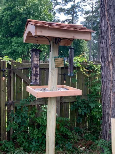 Covered Bird Feeding Station Ideas Diy, Platform Bird Feeder With Roof, Large Bird Feeder, Covered Bird Feeder Station Ideas, Bird Feeder Station Ideas, Large Bird Feeders, Bird Feeder Station, Bird Feeder Stands, Bird Feeder Plans