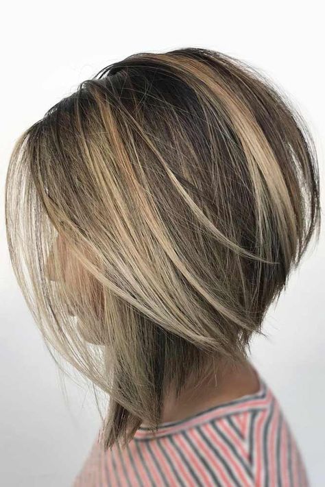 Straight Stacked Medium Bob #featheredhair #featheredhaircuts #haircuts #mediumhair #bobhaircut Latest Bob Hairstyles, Bob Hair Color, Medium Hair Color, Color Balayage, Creative Hair Color, Balayage Blonde, Hair 2018, Popular Haircuts, Tone Hair