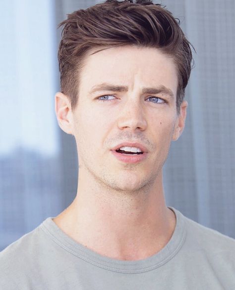 Grant Gustin at SDCC 2017 Grant Gustin Hair, Grant Gustin Flash, Flash Vs, Hair Cuts 2017, Mens Hairstyles With Beard, The Flash Grant Gustin, Daniel Seavey, Hairstyle Names, Fastest Man