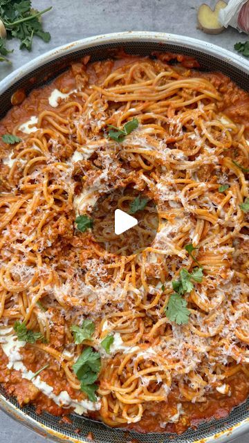 Alia Nadeem - Food & Recipes on Instagram: "Butter Chicken Bolognese 

Creamy, BUTTER CHICKEN BOLOGNESE.
Can’t make your mind up between a curry or pasta night? I got you 😉
This is one of my favourite fusion meals and it’s ready in 30 minutes! 
Recipe below. Save 🍝 🥘 

Ingredients 
300g Spaghetti or tagliatelle 
500g Chicken mince
3 tbsp Cooking oil or ghee 
1 Medium red onion, finely diced 
1 tsp Garlic, minced
1/2 tsp Ginger, finely grated 
1 tbsp Tomato purée
500ml Passata 
1/4 cup double cream
40g Salted butter 
1 tsp Dried fenugreek 

Dry spices - 
1/2 tsp each of the following - Salt, ground black pepper, turmeric, garam masala 
1 tsp each of the following, cumin powder, coriander powder, Kashmiri red chilli powder 
A pinch of Cardamom powder or to taste 

Garnish - 
Parmesan 
Dou Creamy Butter Chicken, Chicken Bolognese, Dry Spices, Chicken Mince, Red Chilli Powder, Double Cream, Pasta Night, Mind Up, Cardamom Powder