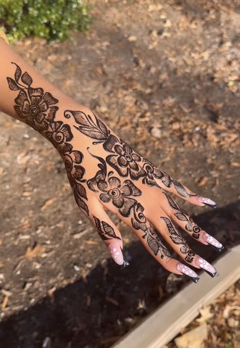 Henna Designs Arm, Cute Henna Designs, Cute Henna Tattoos, Henna Style Tattoos, Jagua Henna, Henna Inspo, Red Henna, Pretty Henna, Henna Nails