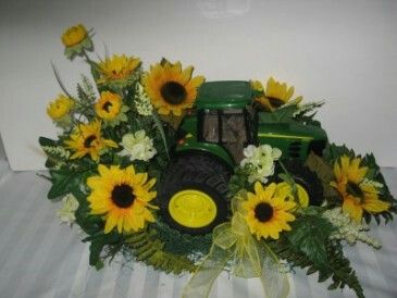 Gravestone Ideas, Football Mom Shirts Ideas, Memorial Service Decorations, Casket Spray, Tractor Idea, Casket Sprays, Cemetery Decorations, Flower Arrangement Designs, Sign Image