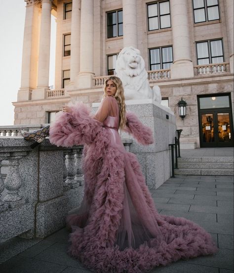 Fur Robe Photoshoot, Fluffy Dress Photoshoot, Vogue Editorial Photography, Pageant Pictures, Glam Photography, Big Dress, City Photoshoot, Creative Shoot, Maternity Photography Outdoors