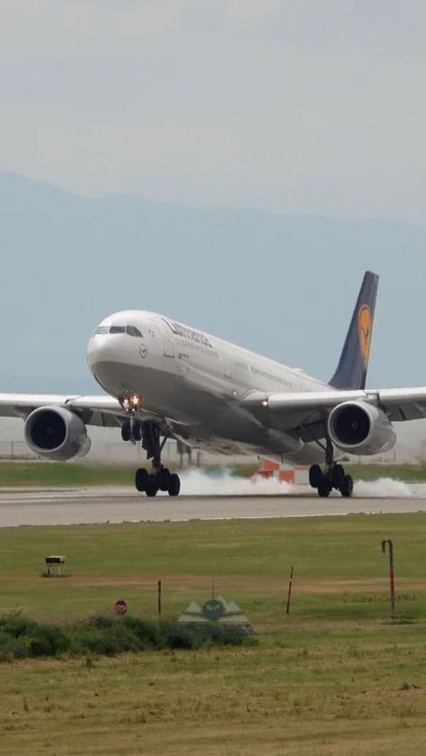 eye trapper’s Instagram video: “Lufthansa Airbus A330-300 turbulent arrival into Vancouver YVR. #yvr #yvrspotters #vancouver #yvrairport #airbus #airbuslovers #a330…” Airbus A330, Instagram Video, Helicopter, Cyberpunk, Vancouver, Quick Saves, Instagram