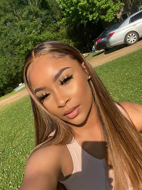 Bob With Honey Blonde Highlights, Summer Hair For Latinas, Hair Color Inspo For Brown Skin, Warm Honey Brown Hair, Mom Time, Skunk Hair, Puffy Hair, Dye Hair, Human Virgin Hair