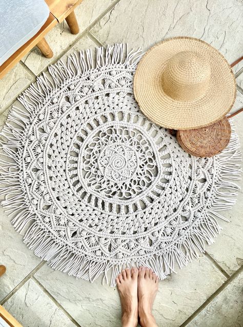 The ultimate course for macrame makers to advance their skills Macrame Decor Ideas, Macrame Carpet, Macrame Rug, Rug Tutorial, Macrame Wall Hanging Patterns, Macrame Patterns Tutorials, Macrame Ideas, Macrame Decor, Crystal Crafts