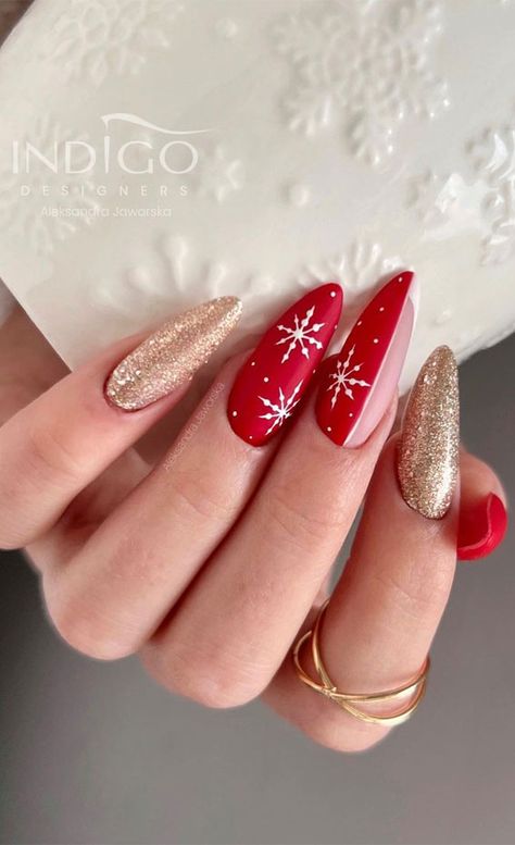 holiday nails, xmas nails, snowflake nails, christmas nails, christmas nail art, simple christmas nails, christmas nail ideas, christmas nail designs, christmas nails 2022 Red Nails Glitter, December Nails, Red Christmas Nails, Festive Nail Art, Fancy Nails Designs, Cute Christmas Nails, Christmas Nails Easy, Christmas Gel Nails, Holiday Nail Art