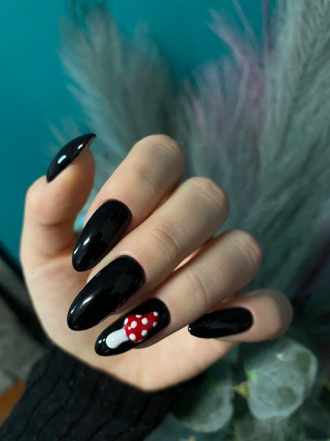 Mushroom nails маникюр грибы Black And White Mushroom Nails, Mushroom Nails Acrylic, Mushroom Nail Designs, Mushrooms Nails, Landscape Nails, Mushroom Nails, Fairy Nails, Nail Designs Pictures, Short Almond Nails