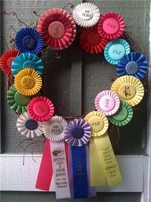 What to do with all those winning ribbons."Junk Salvation" by Funky Junk Sisters: February 2010 Horse Ribbon Display, Show Ribbon Display, Horse Show Ribbons, Horse Ribbons, Ribbon Display, Ribbon Quilt, Equestrian Decor, Horse Crafts, Kentucky Derby Party