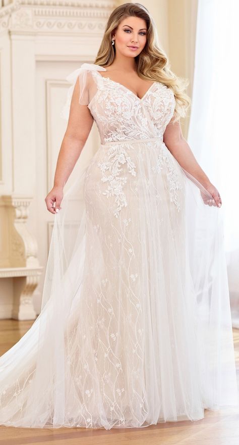 Dresses For Big Bust, Ashley Alexiss, Curvy Wedding, Plus Wedding Dresses, Plus Size Wedding Gowns, Curvy Bride, Turquoise Wedding, Sleeve Wedding Dress, A Wedding Dress