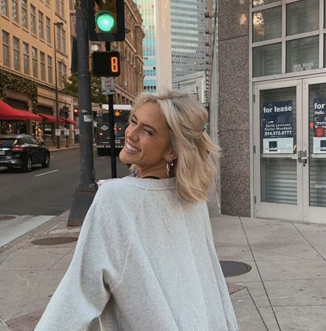 Cute Blonde Short Hair, Blonde Hair Above Shoulders, Scandinavian Blonde Hair Short, Blonde Hair Bob Short, Short Scandi Blonde Hair, Aesthetic Short Blonde Hair, Short Blonde Hair Ideas, Blonde Bob Short, Blonde Aesthetic Short Hair