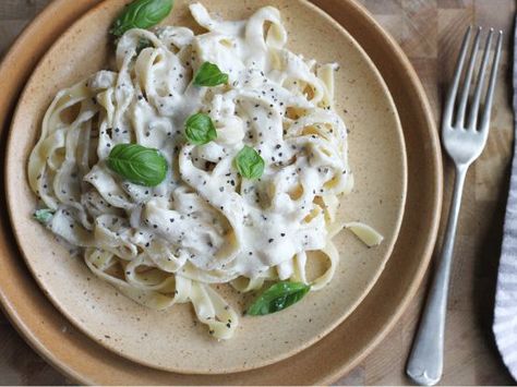 This is a very creamy guilt free sauce. Tofu Alfredo Sauce, Tofu Alfredo, Silk Tofu, Recipes Tofu, Alfredo Sauce Recipe Homemade, Vegan Alfredo, Silken Tofu, Alfredo Sauce Recipe, Vegan Sauces