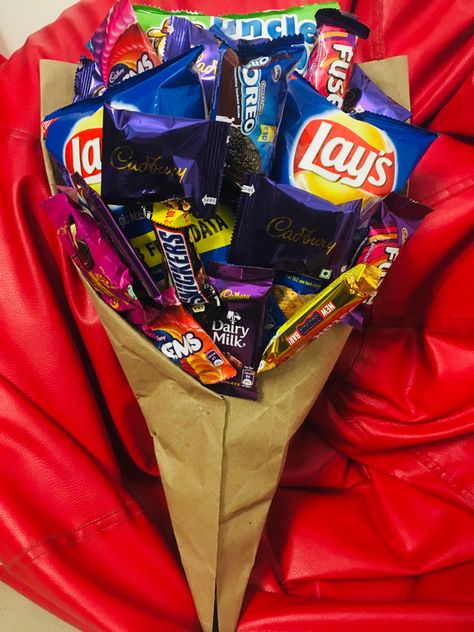 Chips Bouquet, Chocolate Bouquet, Pop Tarts, Chip Bag, Oreo, Snack Recipes, Chips, Pure Products, 10 Things