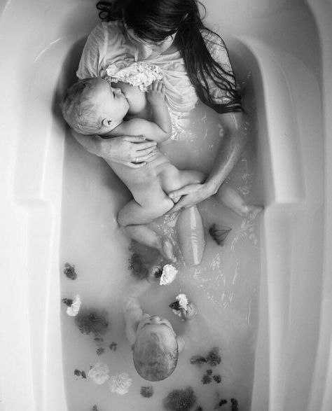 Nursing Photography, Milk Bath Photos, Milk Production Breastfeeding, Milk Bath Photography, Earth Baby, Bath Photography, Motherhood Inspiration, Family Shoot, Milk Bath