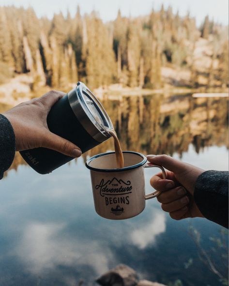 Morning coffee. Hiking coffee at a mountain lake during sunrise. Travel coffee in an enamel mug. Morning Coffee Photography, Outdoorsy Aesthetic, Camping Coffee Maker, Cowboy Coffee, Mountain Coffee, Coffee Shop Aesthetic, Camping Coffee, Coffee Photography, Travel Hiking