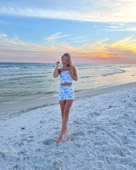 sunsets on 30a>> Myrtle Beach Outfits, Insta Poses, Beach Inspo, Beach Outfits, Beach Vibes, May 21, Beach Vibe, Myrtle Beach, Beach Outfit