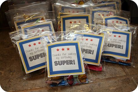 Superhero party treats and a free printable – Craftiness Is Not Optional Superhero Party Printables, Superhero Favors, Marvel Birthday Party, Avenger Birthday Party, Avengers Party, Avengers Birthday, Party Goodies, Superhero Birthday Party, Easy Treats