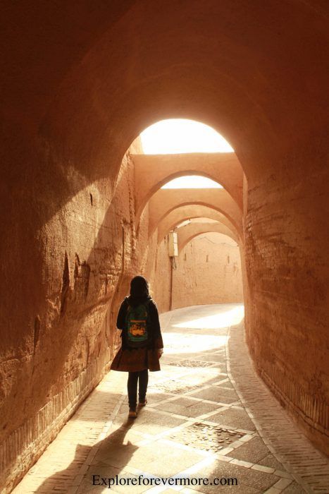 ☄️ Wandering through the city of Yazd #Iran Arabian Market, Persian House, Montage Collage, Beautiful Iran, Visit Iran, Iranian Architecture, Persian Architecture, Iran Travel, Rammed Earth