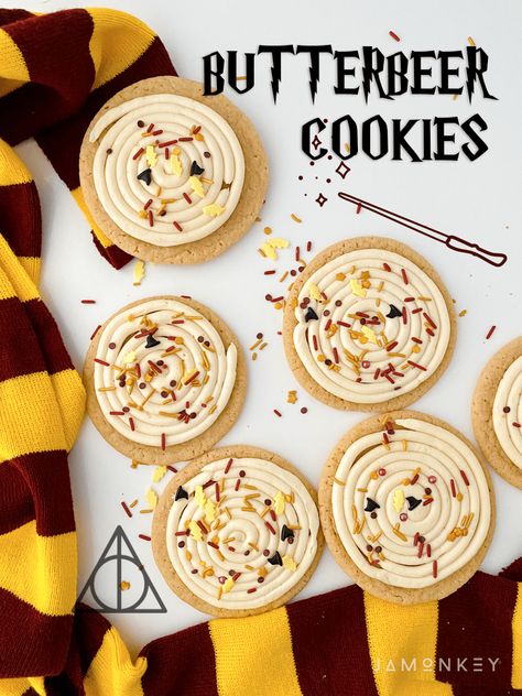 Butterbeer Harry Potter, Butterbeer Cookies, Harry Potter Cookies, Return To Hogwarts, Harry Potter Butterbeer, Harry Potter Snacks, Butterbeer Recipe, Harry Potter Butter Beer, Soft Sugar Cookies