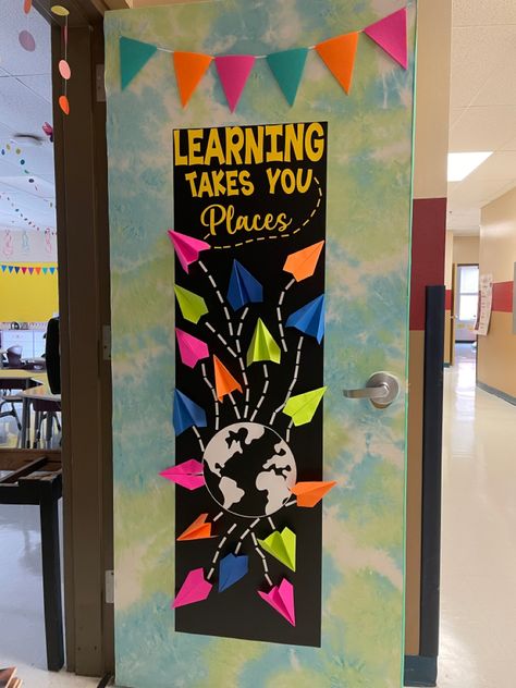 Grade 3 Door Decoration, Welcome Door Kindergarten, Year Round Door Decorations Classroom, Welcoming Classroom Decor, Science Theme Classroom Decorations, 3d Door Decorations Classroom, 4th Grade Door Decoration, Welcome To Preschool Door Ideas, Esol Classroom Decorations