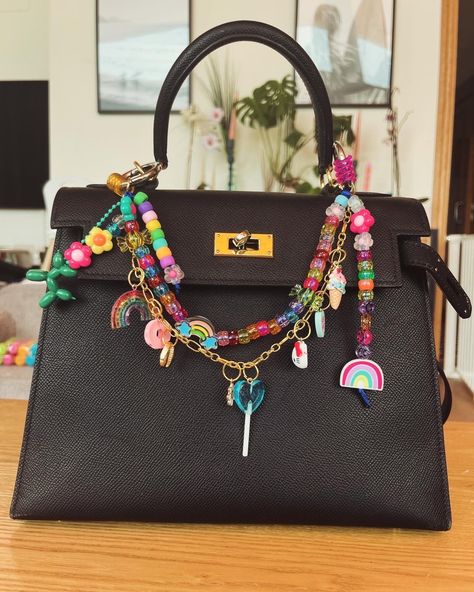 HANDMADE BAG CHAIN Charms and pearl fits different bags and turns into a necklace Bag Chain Charm, Bags Accessories Ideas, Purse With Charms, Purse Accessories Ideas, Purse Charms Aesthetic, Beaded Bag Charm, Bag Charm Trend 2024, Bag Charm Ideas, Bag Charms Aesthetic