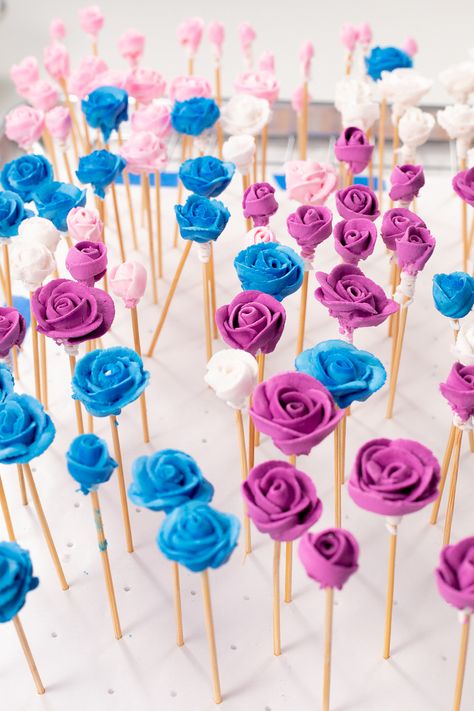 Sometimes good things come in small packages and these toothpick roses are a great example. With a few supplies, you can make beautiful small roses. Summertime Cookies, Cookie Flowers, Homemade Sprinkles, Royal Frosting, Decorating Desserts, Icing Designs, Nurse Cookies, Royal Icing Templates, Icing Transfers