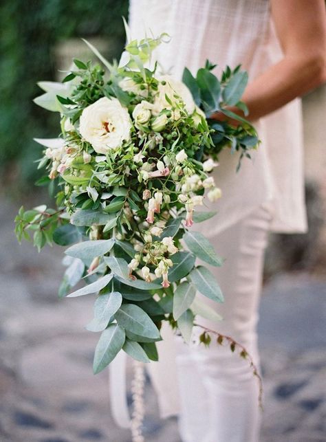 For an outdoor wedding, the more loose and foliage heavy cascading bouquet, is more organic. Cascading Wedding Bouquets, Bouquet Bride, Cascade Bouquet, Bridal Musings, Bride Bouquets, Greenery Wedding, Bridal Flowers, Beautiful Bouquet, Wedding Trends