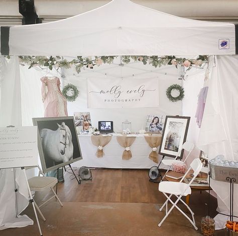 White pop up tent at vendor fair for boutique photography with large wall art and albums Photography Vendor Booth, Photographer Booth Display, Booth Set Up Ideas Vendor Events, Convention Booth Design, Booth Ideas Vendor, Market Stall Display Ideas, Wedding Show Booth, Bridal Show Booths, Market Stall Display