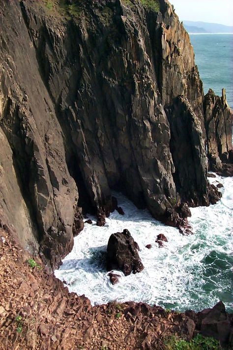 Bizarre Boiling Surf, Forbidden Cliffs near Manzanita, Oregon coast Manzanita Oregon, Oregon Beaches, Secret Places, Future Travel, Oregon Coast, Virtual Tour, Oregon, Surfing, Water