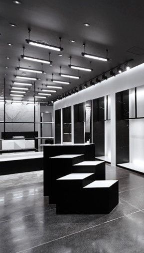 Black And White Store Interior, Balenciaga Interior, Men's Clothing Store Design, Shoe Store Design, Store Architecture, Clothing Store Interior, Clothing Store Design, Retail Inspiration, Showroom Interior Design