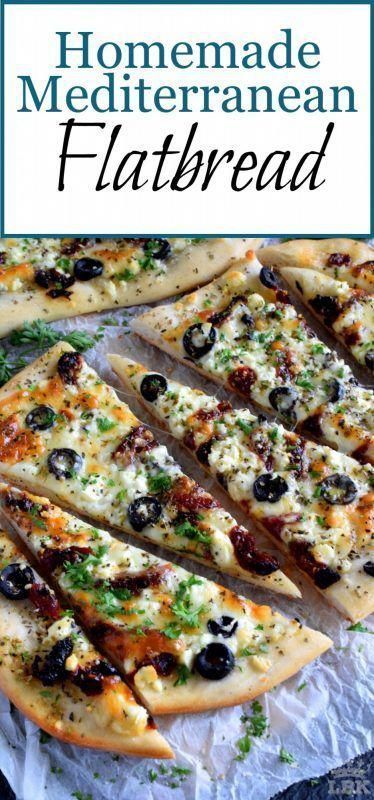 Mediterranean Flatbread Pizza, Mediterranean Flatbread, Mediterranean Recipes Healthy, Mediterranean Diet Recipes Dinners, Homemade Flatbread, Mediterranean Diet Meal Plan, Easy Mediterranean Diet Recipes, Chili Mac, Cake Muffins