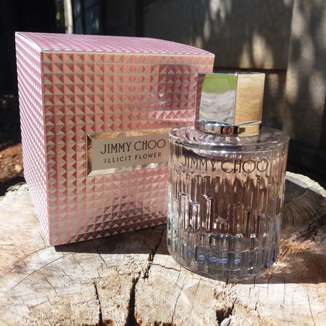 Jimmy Choo Illicit Flower, Jimmy Choo Illicit, Gifts For Older Women, Jimmy Choo Perfume, Flower Perfume, Spring Scents, Perfume Collection Fragrance, Feminine Fragrance, Older Sister