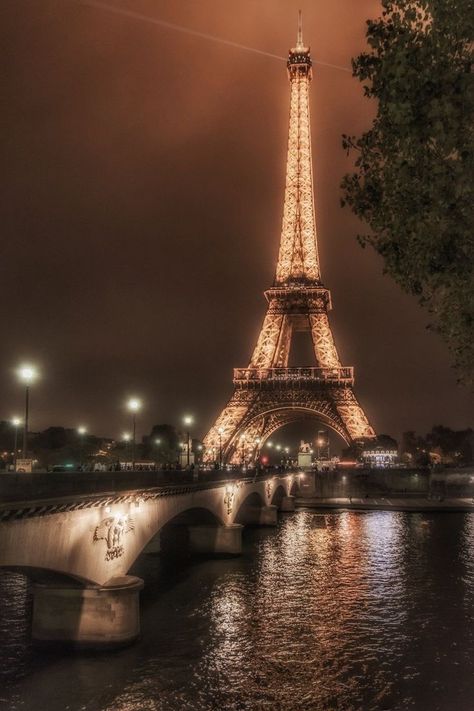 Paris Iffle Tower Aesthetic, Vintage Rich Aesthetic, Aleena Core, Paris Aethetic, Uicideboy Wallpaper, Flight To Paris, Evening In Paris, Authentic Photos, Paris Dream