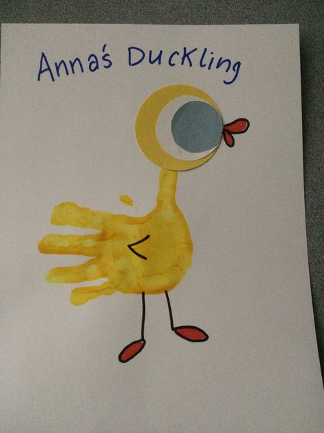 Mo willems duckling gets a cookie authors study handprint art Easter Crafts For Toddlers, Mo Willems, Easy Easter Crafts, Crafts For Toddlers, Daycare Crafts, Kid Art, Mia 3, Toddler Art, Easter Crafts For Kids