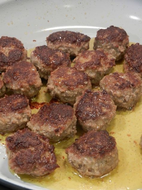 Authentic Norwegian meatballs, kjøttkaker. Recipe and pictures. Norwegian Meatballs And Gravy, Viking Recipes Breakfast, Kjottkaker Recipe, Norwegian Boller Recipe, Norwegian Meatballs Recipes, Norweigen Food, Norwegian Recipes Traditional, Norwegian Christmas Traditions, Norweigen Recipes