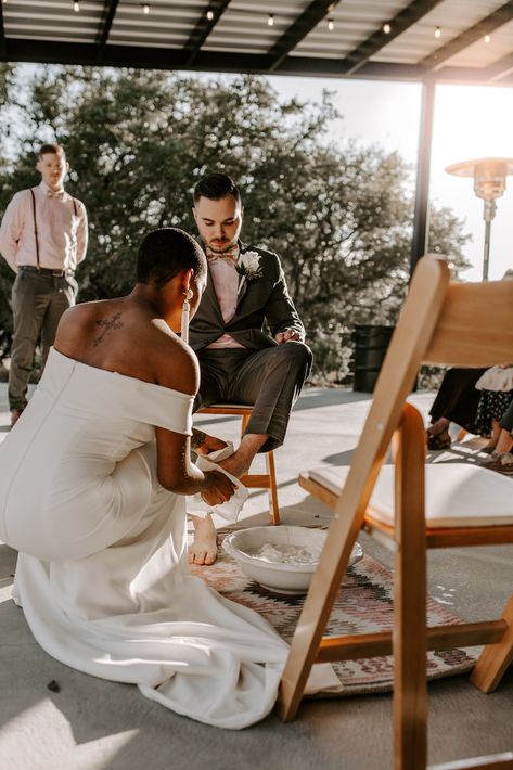 Feet Washing Wedding Ceremony, Washing Feet At Wedding, Foot Washing Ceremony Wedding, Feet Washing Ceremony, Wedding Ceremony Rituals, Unity Ideas, Png Wedding, Swirl Couples, Wedding Day Tips