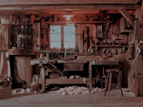 Garage Organization Tips, Studio Cabin, Carpentry Workshop, Workshop Studio, House Floor Design, Old Tools, Urban Farming, Studio Space, Woodworking Shop