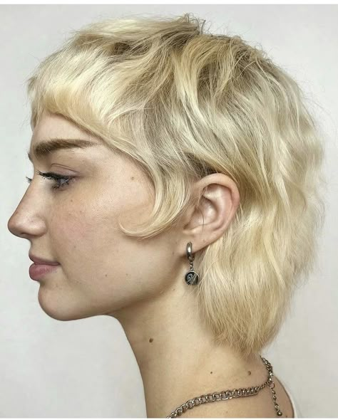 Short Hair Inspo Women, Rat Tail Haircut, Short Hair For Boys, Pixie Haircut For Round Faces, Scissor Cut, Asian Short Hair, A Bob, Curly Pixie, Local Honey